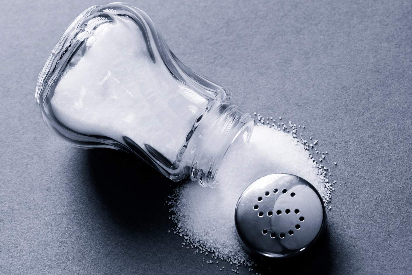 Open salt shaker
