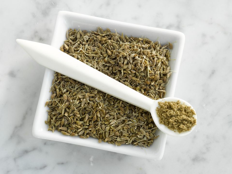 anise seed in square bowl